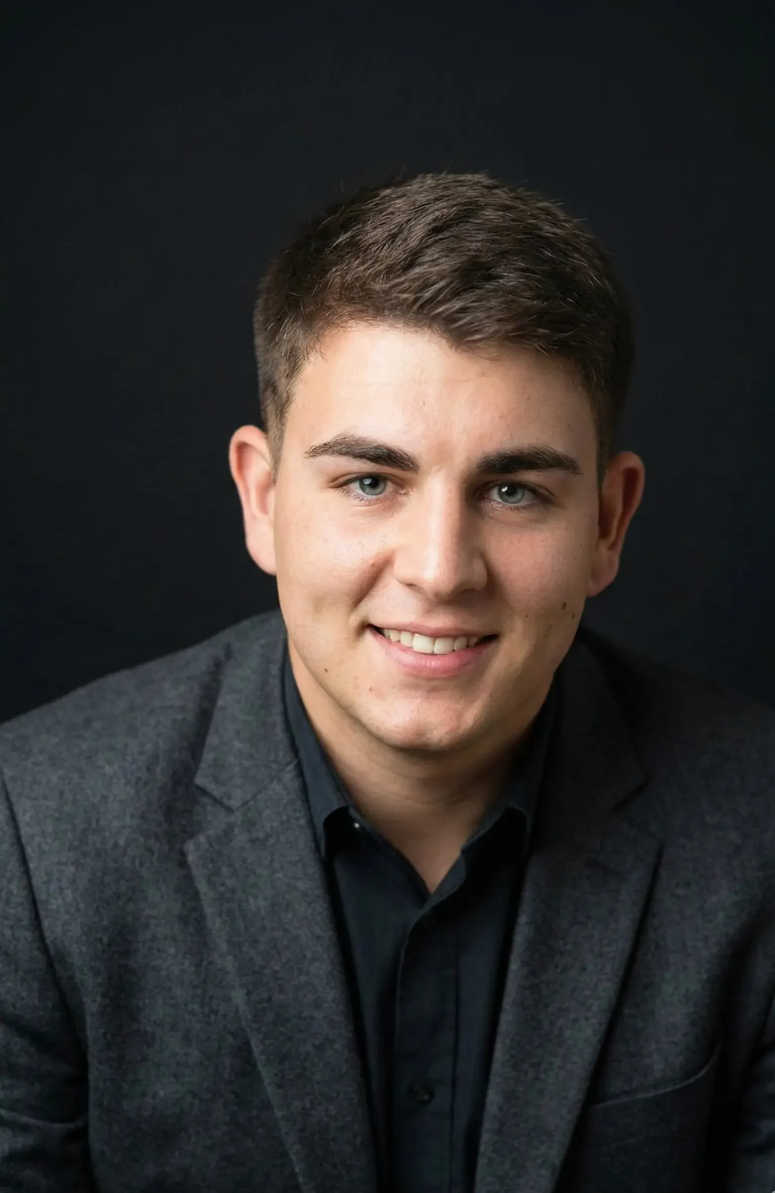 Ikonic360 Staff David equipo stands